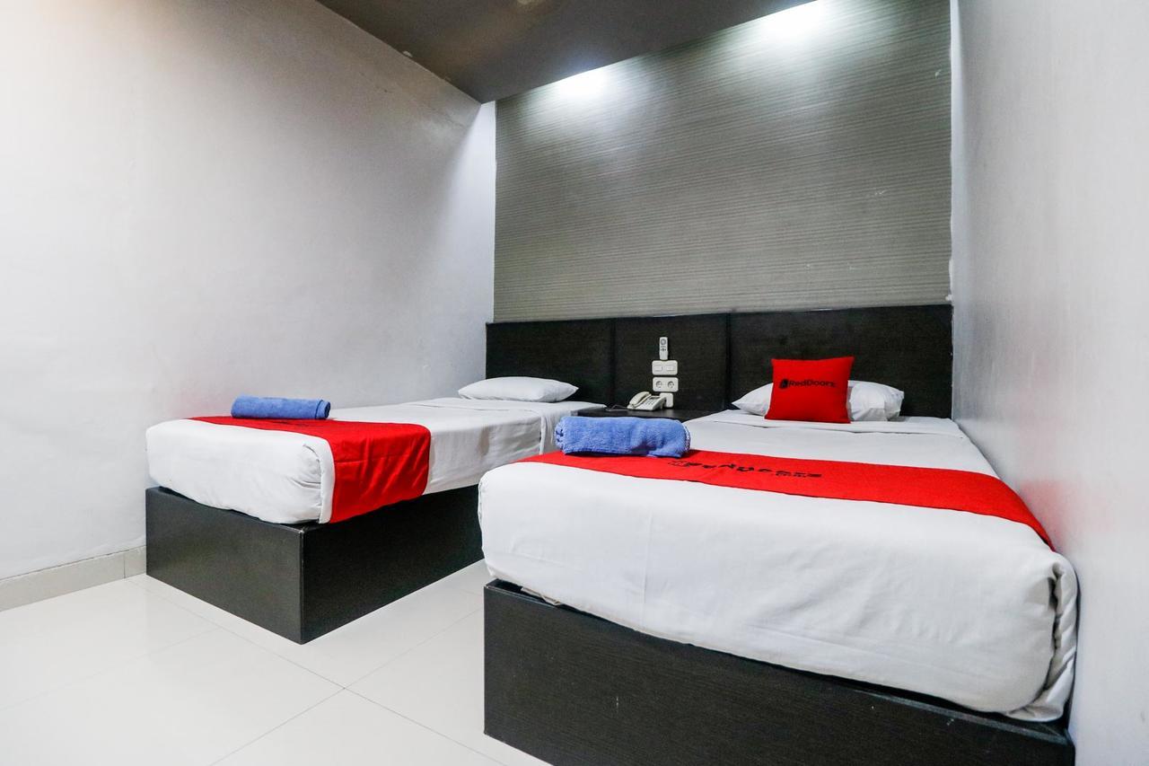 Reddoorz Plus Near Pasar Wisata Пеканбару Экстерьер фото