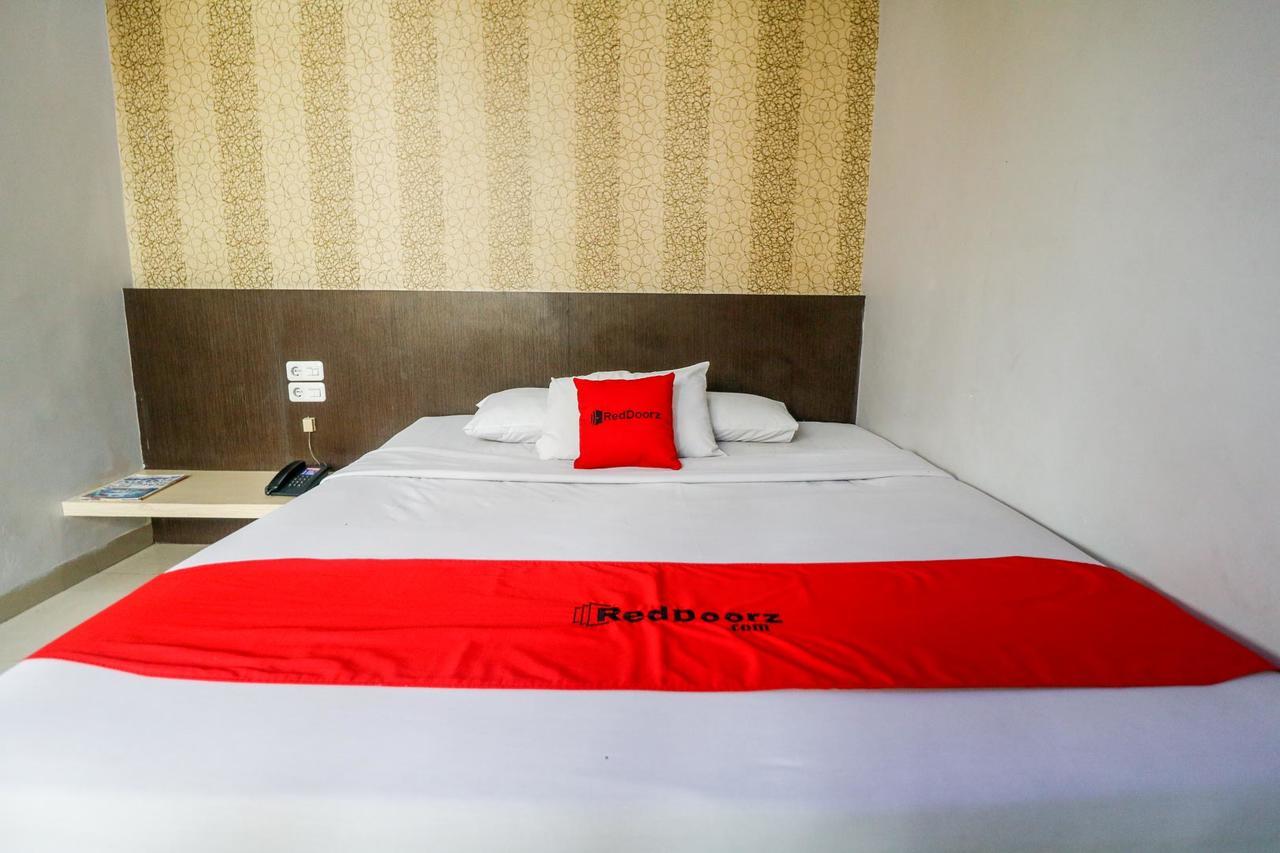 Reddoorz Plus Near Pasar Wisata Пеканбару Экстерьер фото