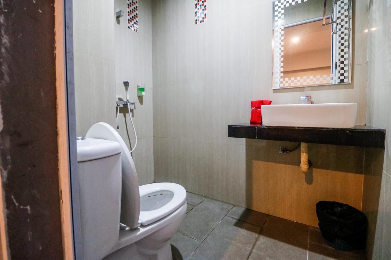Reddoorz Plus Near Pasar Wisata Пеканбару Экстерьер фото