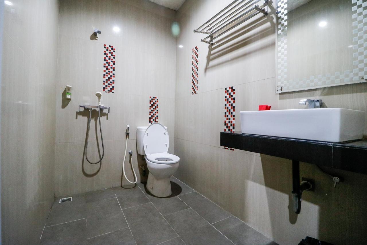 Reddoorz Plus Near Pasar Wisata Пеканбару Экстерьер фото